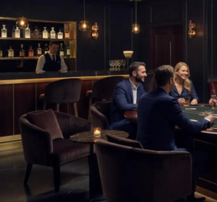 Stílusos pókerasztal lounge hangulatban